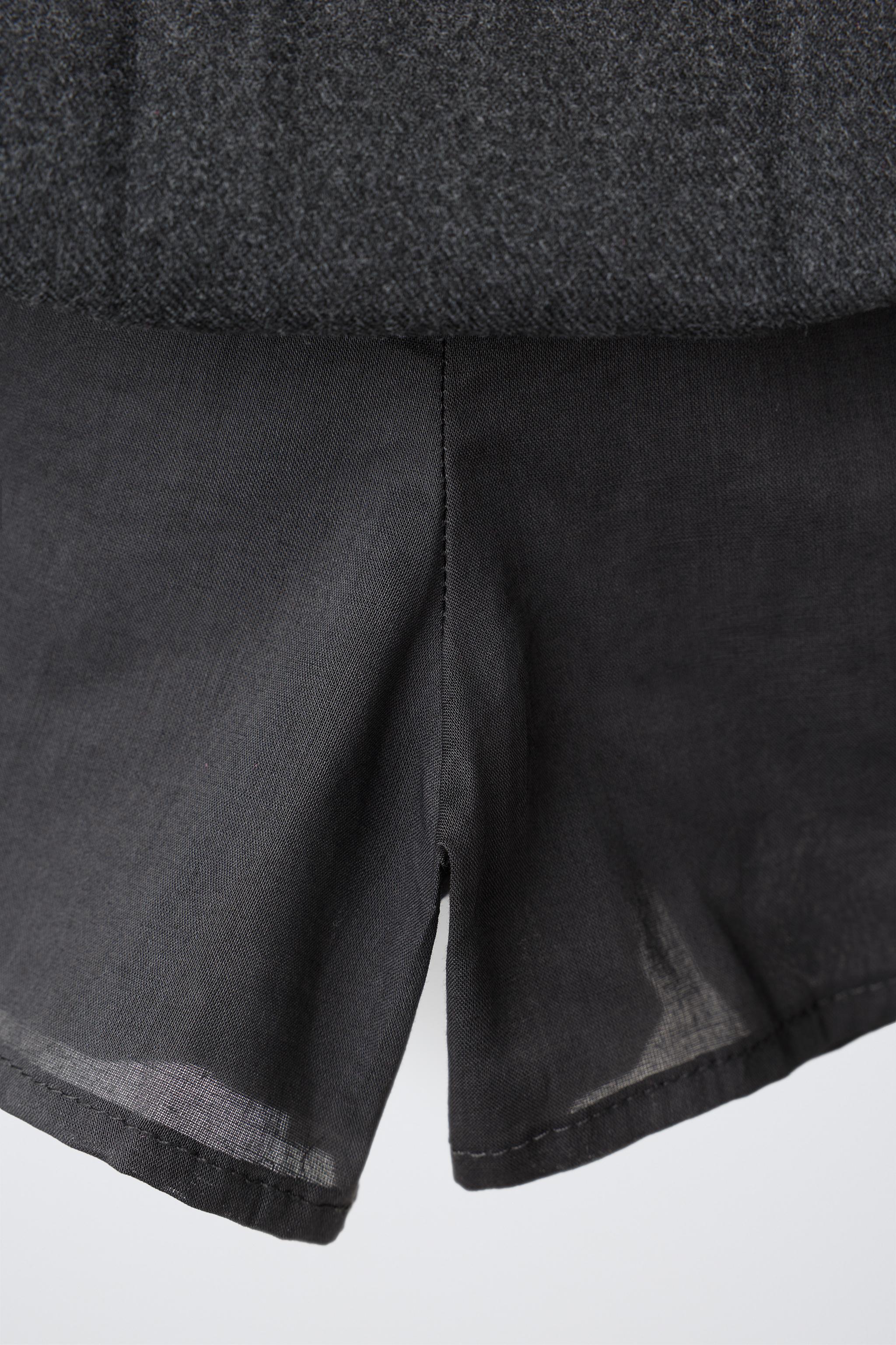 PLEATED SKIRT WITH BOW APPLIQUÉ